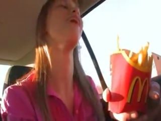 Vuxen video- med min stor titty studenten i den bil
