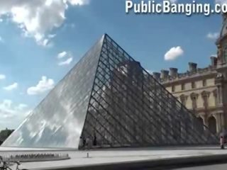 Louvre museum in parijs publiek groep xxx video- straat trio van frans koningen tuilerie gardens ontzagwekkend