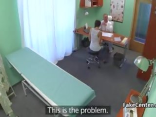 Dünn feature gefickt medic im krankenhaus