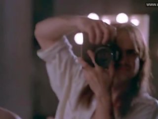 Angelina jolie - σαφής λεσβιακό σεξ, τόπλες - gia (1998)