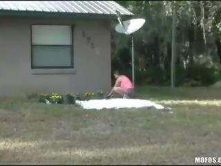 Schnecke ist sein gefilmt während gardening
